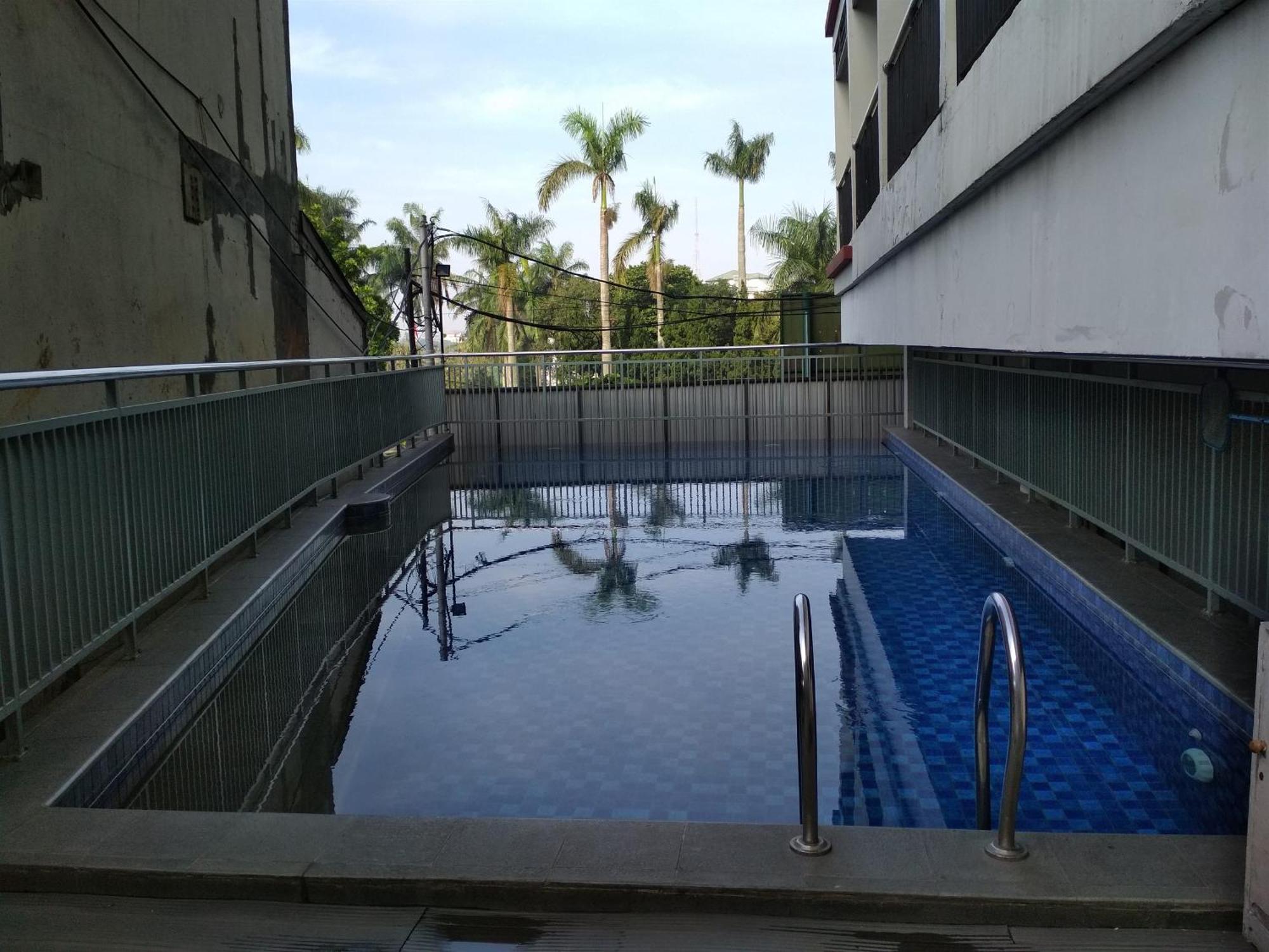 Simply And Comfy Studio Room Apartment Beverly Dago By Travelio Bandung Exterior foto