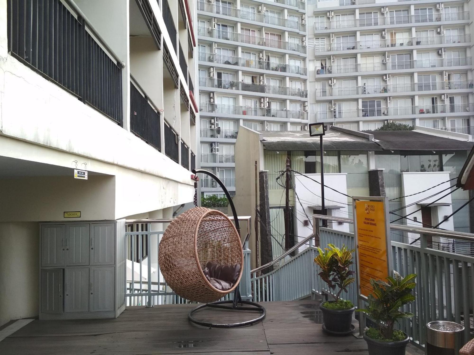 Simply And Comfy Studio Room Apartment Beverly Dago By Travelio Bandung Exterior foto