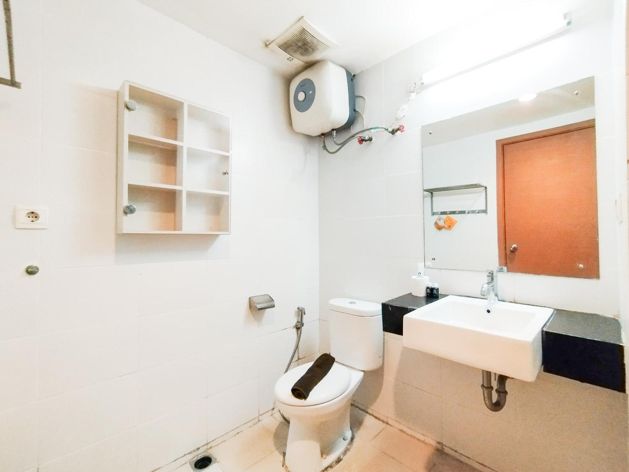 Simply And Comfy Studio Room Apartment Beverly Dago By Travelio Bandung Exterior foto