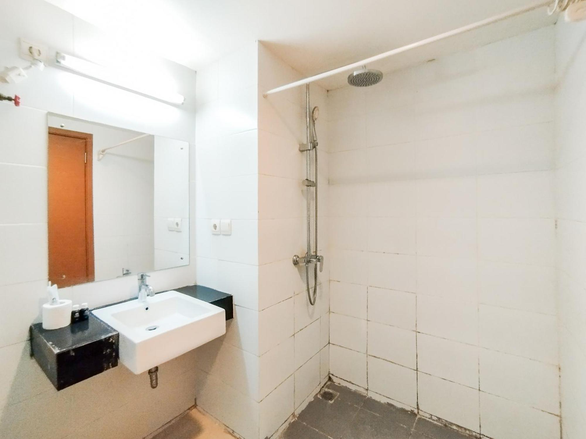 Simply And Comfy Studio Room Apartment Beverly Dago By Travelio Bandung Exterior foto